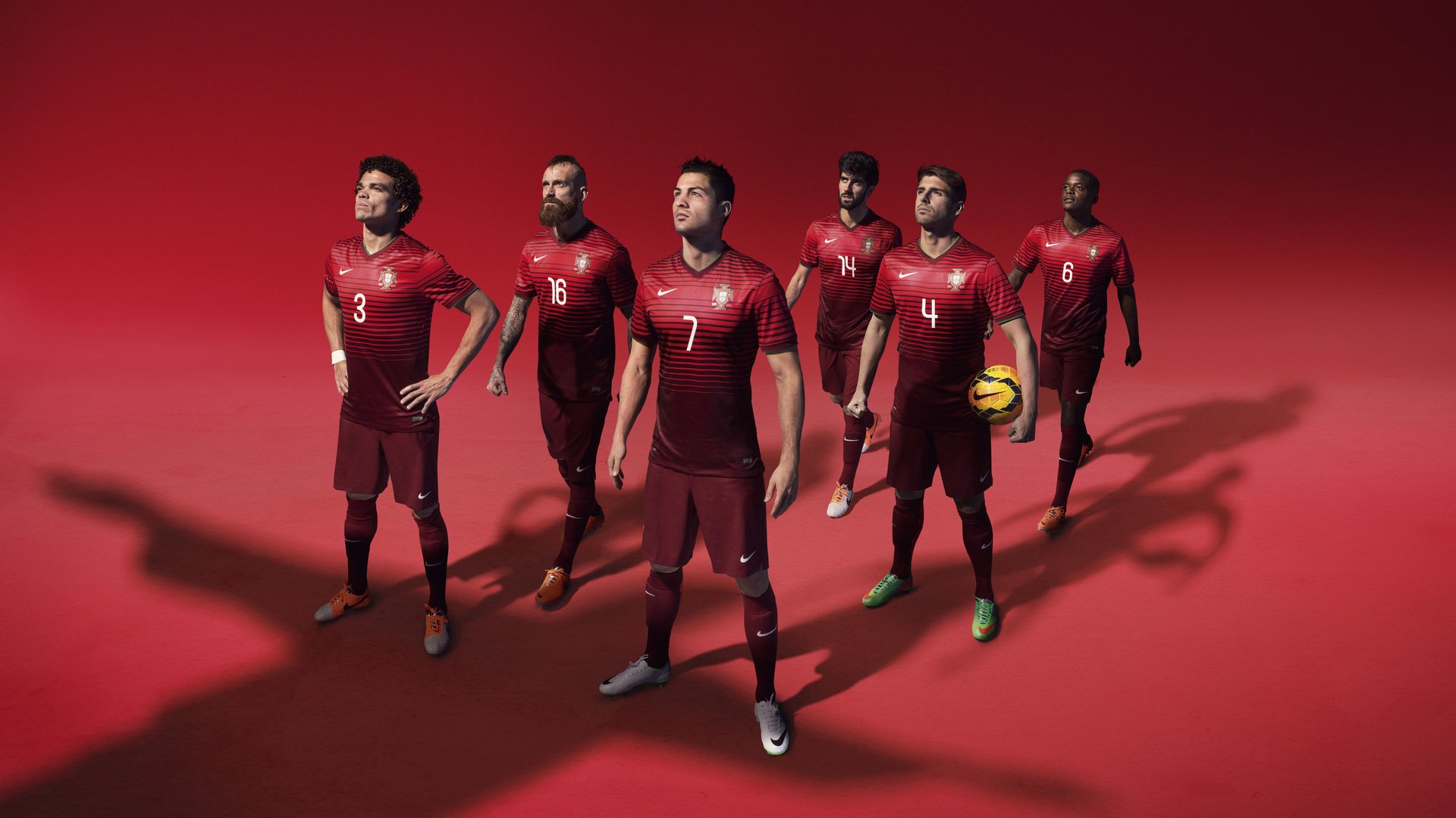 利物浦替补奇兵建功,红军稳居前四,利物浦是红军还是蓝军